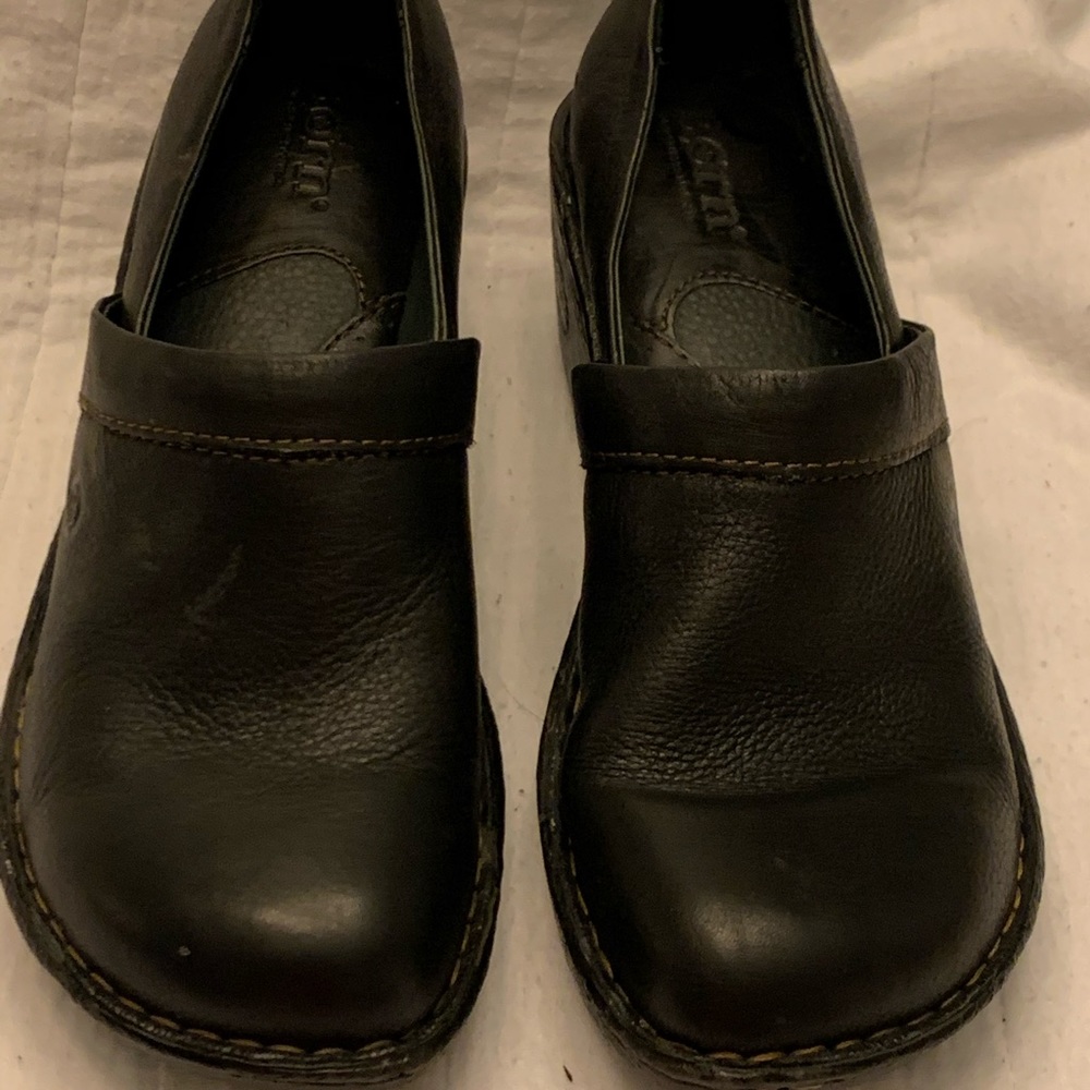💜Born size 6 clogs, black